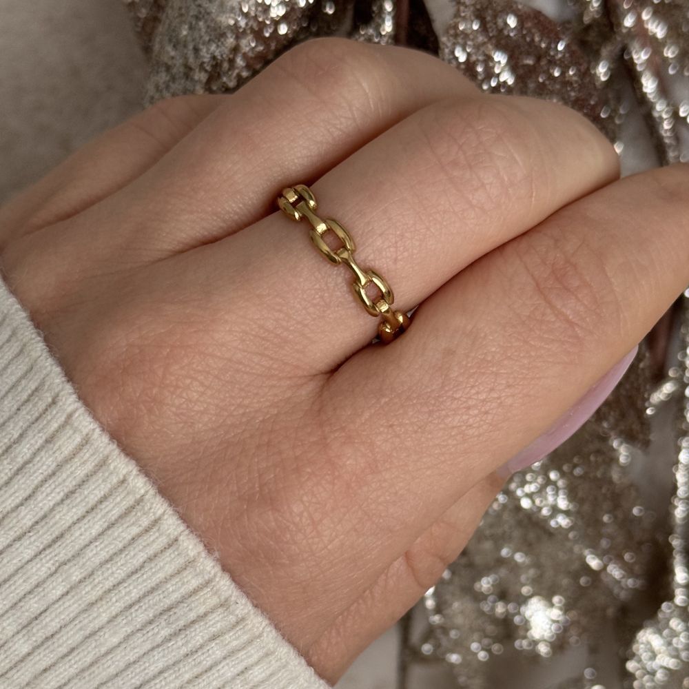 CLASSY CLEO - RING